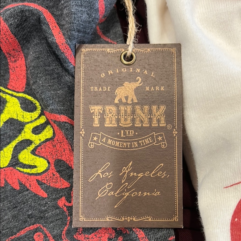 Trunk Ltd Women's Tops - Graphic band tee Bundle lot of 4 - Picture 2 of 15